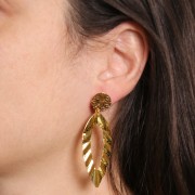 47x21mm Hollow leaf pendant with pleated effect - Fine gold plated x1