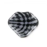 Diamond-shaped disc, 13x15 mm - Black and White Tiger Stripe - 1 piece