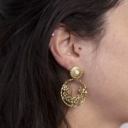 14mm 304L st. steel Round textured earstuds - mother-of-pearl cabochon - Gold x2