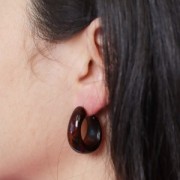 27mm wide hoop earrings in transparent resin - Marbled amber x2