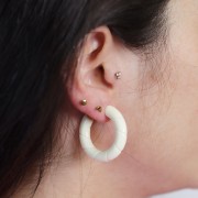 31mm Twisted hoop earrings in opaque resin - Ecru x2