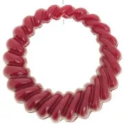 Pendentif rond évidé torsadé 29 mm en résine opaque - Bordeaux x1