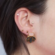 22x20mm Design earstuds Fine Gold-plated - Black glitter - Nude pearl x2