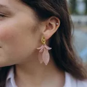 17mm Acrylic Curved Flower Petal Sequin - Marbled Peach x15