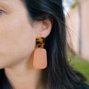 40x27mm Trapeze pendant in translucent resin - Marbled Ivory x1