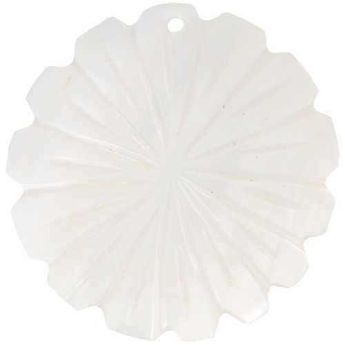 36mm mother-of-pearl Round curved flower pendant - Natural x1