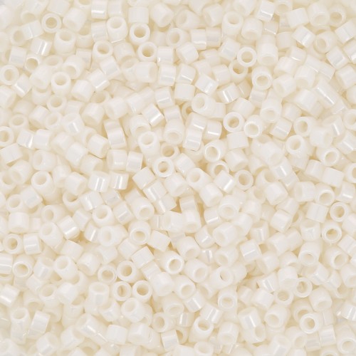 1.6mm Toho Aiko 11/0 - TA01122 - Opaque Navajo White Luster x4g