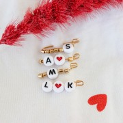 Assortment of 7mm flat beads alphabet letters - Plum - Gold x1