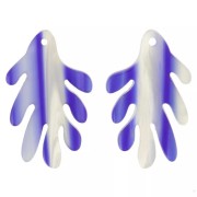 30x18mm Coral pendant in acetate - Striped - Dark blue - Pearlescent white x1