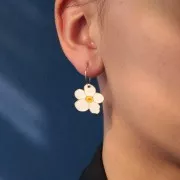 18x20mm 304L stainless steel Pansy flower charm with epoxy resin - Gold - Cream x1