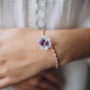 21x19mm plastic Violet flower bead - Violet - White x1