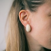 28x16mm opaque resin drop earrings - Ecru x2