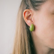 28x16mm opaque resin drop earrings - Avocado green x2