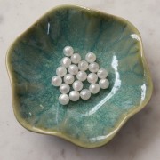 8mm Opaque resin beads - Pearlescent white x10