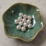 12mm Opaque resin beads - Pearlescent white x6