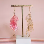 19x16mm Curved Flower Petal Sequins in Acrylic - Transparent AB x12