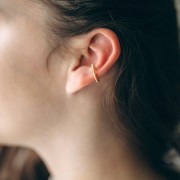 Fine gold plated 13 mm twisted effect earring with balls x1