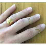 Textured ring with zirconium oxide 18 mm Fuchsia/fine gold plated x1