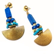 Ceramic triangles  7 mm Light Peach mat x10