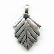 Silver leaf-shaped charms 18x13mm x1|raw }}