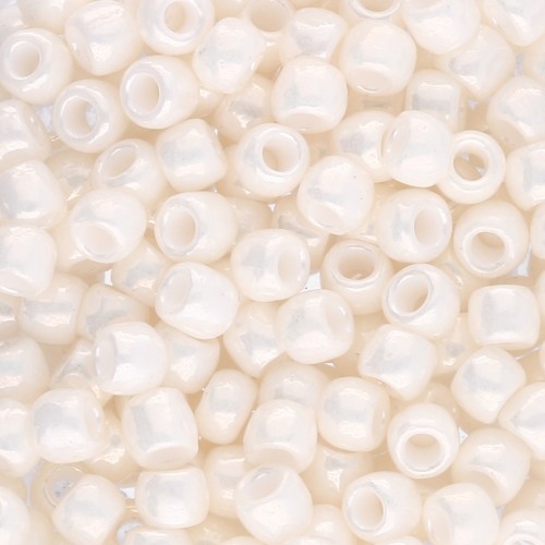 Seed beads Toho 6/0 TO6R0122 - Opaque Navajo White Luster x8g
