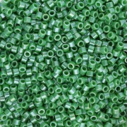 Toho Aiko 11/0 1.6 mm TA01130D - Opaque Shamrock Luster x4g|raw }}