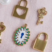 Mes bijoux DIY - Jewelry Kit Necklace charms Keys in Stainless Steel Gilded