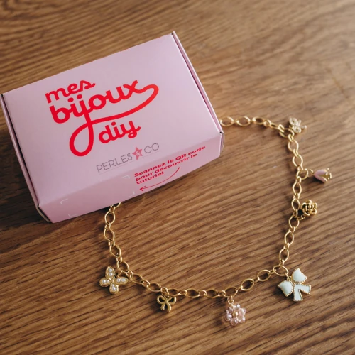 Mes bijoux DIY - Jewelry Kit Girly charms necklace in gold-plated stainless steel