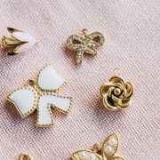 Mes bijoux DIY - Jewelry Kit Girly charms necklace in gold-plated stainless steel