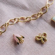 Mes bijoux DIY - Jewelry Kit Girly charms necklace in gold-plated stainless steel