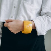 68 mm thick opaque resin bead bracelet - Dark Blue Marbled - White x1