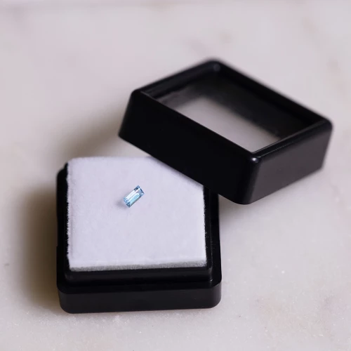 Aquamarine rectangle 4x2 mm - 0.30 cts