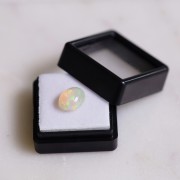 Ethiopian oval opal 10.1x8.1 mm - 2.10 cts|raw }}