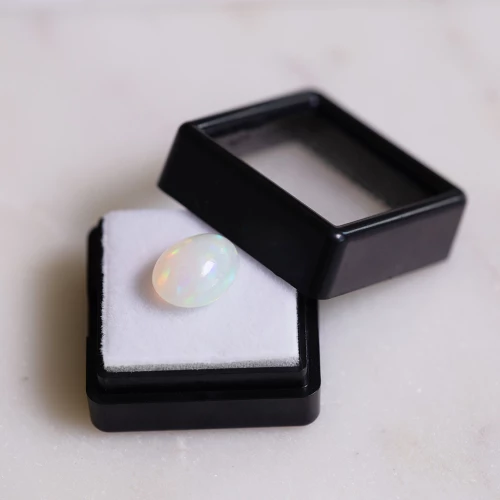 Ethiopian oval opal 11.8x9.8 mm - 2.70 cts