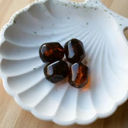 Irregular baroque bead in translucent resin 19x15 mm - Marbled amber x1