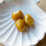 Irregular baroque bead in translucent resin 22x17 mm - Honey yellow marbled x1