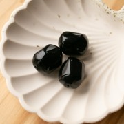 Irregular baroque bead in opaque resin 22x17 mm - Black x1