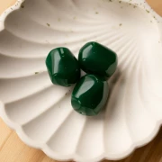 Irregular baroque bead in opaque resin 22x17 mm - Emerald green x1