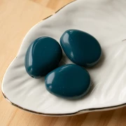Flat irregular bead 25x20 mm in opaque resin - Peacock blue x1