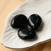 Flat irregular bead 25x20 mm in opaque resin - Black x1