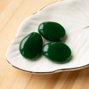 Flat irregular bead 25x20 mm in opaque resin - Emerald green x1