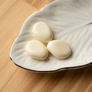 Flat irregular bead in opaque resin 22x17 mm - Ecru x1