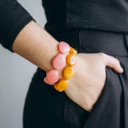 Flat irregular bead 22x17 mm in opaque resin - Black x1