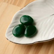 Flat irregular bead 22x17 mm in opaque resin - Emerald green x1