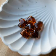 13x15 mm translucent resin heart beads - horizontal hole - Marbled amber x6
