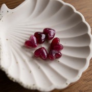 13x15 mm translucent resin heart beads - horizontal hole - Marbled garnet x6