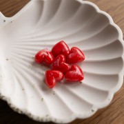 13x15 mm opaque resin heart beads - horizontal hole - Grenadine marbled x6