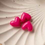 Heart bead 15.5x18 mm in opaque resin - horizontal hole - Pink fuchsia x1