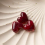 15.5x18 mm translucent resin heart bead - horizontal hole - Marbled garnet x1