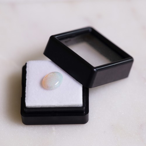 Australian oval opal 9.9x8 mm - 1.30 cts